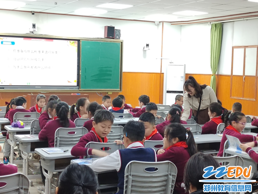 江山路第一小学数学教师执教《三角形的分类》